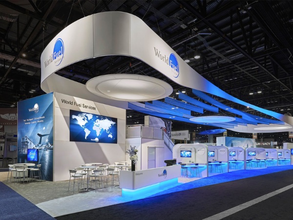 Trang trí theo concept thương hiệu, màu sắc thương hiệu làm chủ đạo